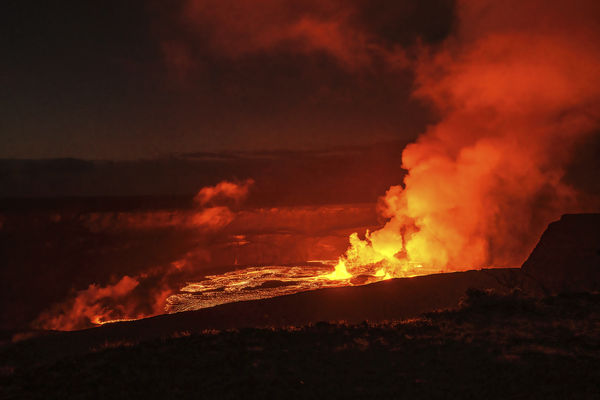 ▲▼ 美國基拉韋厄火山（Kilauea Volcano）6月7日凌晨噴發。（圖／達志影像／美聯社）
