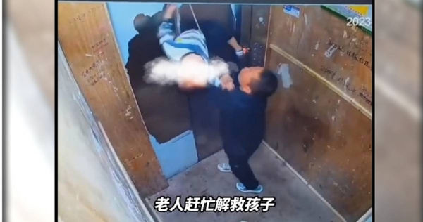 祖孫牽羊繩綁身上進電梯　門一關「人羊分離」男童被吊起