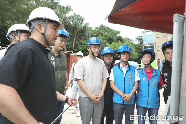 ▲基隆中正公園遊戲場重建 謝國樑盼中央協助加速遊具認證。（圖／記者郭世賢翻攝）