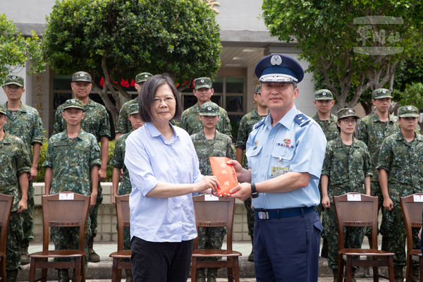 ▲▼總統蔡英文勗勉「空軍防空部暨南部區域作戰管制中心」、「陸軍八軍團」。（圖／軍聞社提供）