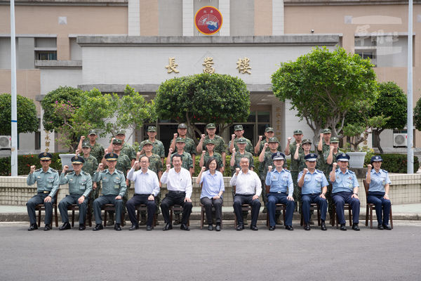 ▲▼總統蔡英文勗勉「空軍防空部暨南部區域作戰管制中心」、「陸軍八軍團」。（圖／軍聞社提供）