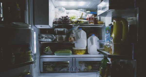 鮮奶放冰箱門錯了！專家揭最好存放位置：擺錯地方壞更快