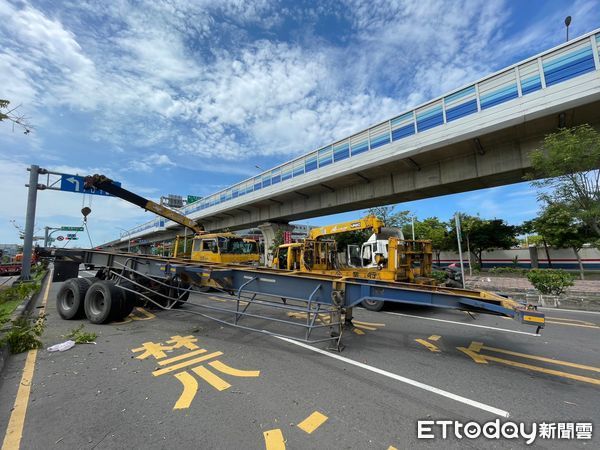 ▲▼前鎮車禍。（圖／記者吳世龍攝）