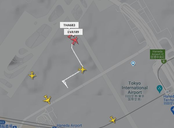 ▲▼長榮班機在羽田機場和泰航擦撞。（圖／翻攝Flightradar24航班即時追蹤網站）