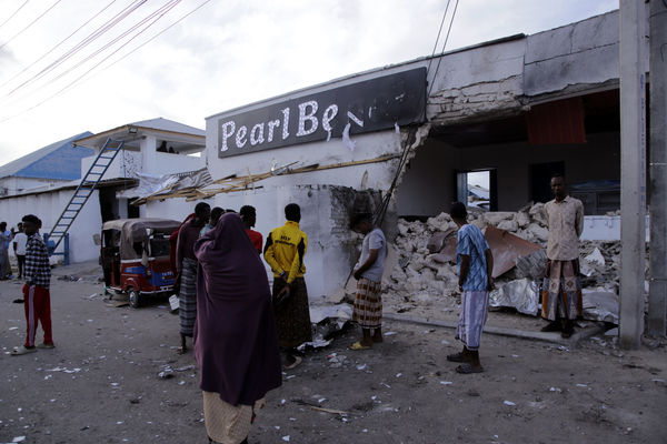 ▲▼索馬利亞一家旅館9日晚間遭襲，導致9死10傷。（圖／達志影像／美聯社攝）