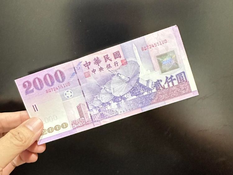 ▲▼三花創辦人施純鎰曾給「獨特名片」　呂捷傻眼：歐吉桑這麼藝術嗎。（圖／翻攝自臉書／呂捷歷史-朕即天下）