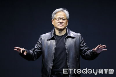 AI信仰無價！　黃仁勳「招牌黑皮衣」3100萬落槌拍出