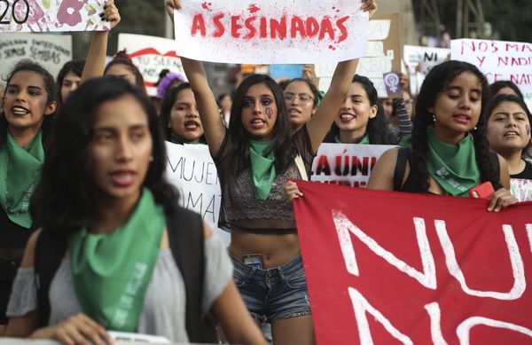 ▲▼祕魯女性上街參加2020年國際婦女節遊行爭取權利。（圖／達志影像／美聯社）