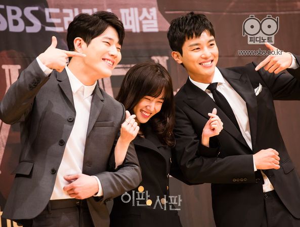 ▲東夏（左）曾和朴恩斌（中）、延玗臻主演《理判事判》。（圖／翻攝自《理判事判》官網）