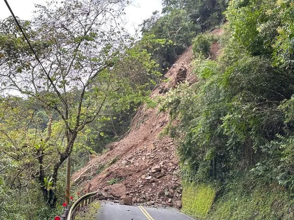 ▲▼太平山國家森林遊樂區內道路「宜專一線」1.5K處土石坍方。（圖／翻攝臉書「太平山國家森林遊樂區」）