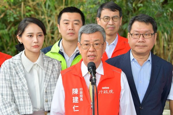 ▲▼陳建仁今天上午視察白匏湖運動休閒生態園區暨社會住宅興建計畫前受訪。（圖／行政院提供）