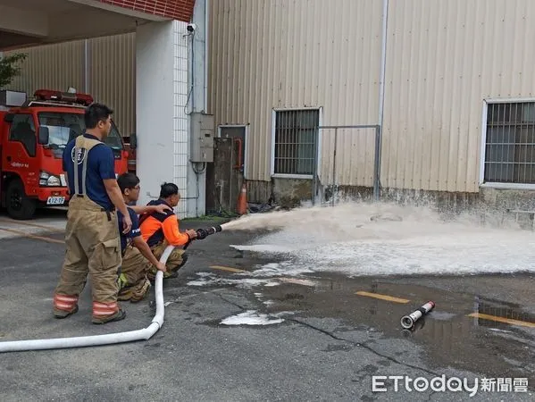 ▲台南市消防局第六大隊12日特針對21名幹部，辦理消防學科及術科訓練。（圖／記者林悅翻攝，下同）