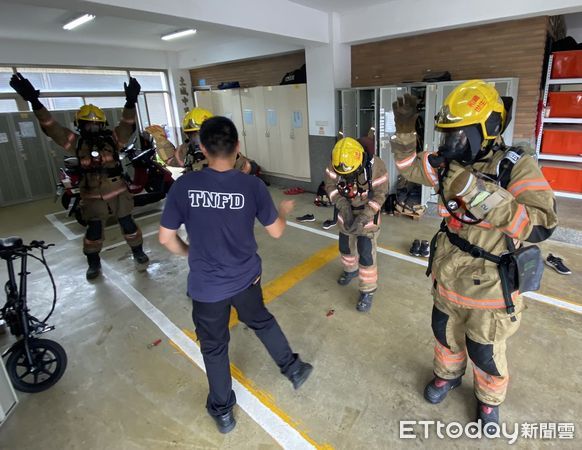 ▲台南市消防局第六大隊12日特針對21名幹部，辦理消防學科及術科訓練。（圖／記者林悅翻攝，下同）