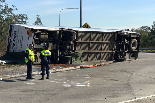 ▲▼澳洲新南威爾士巴士翻覆意外釀10死25傷慘劇。（圖／路透）