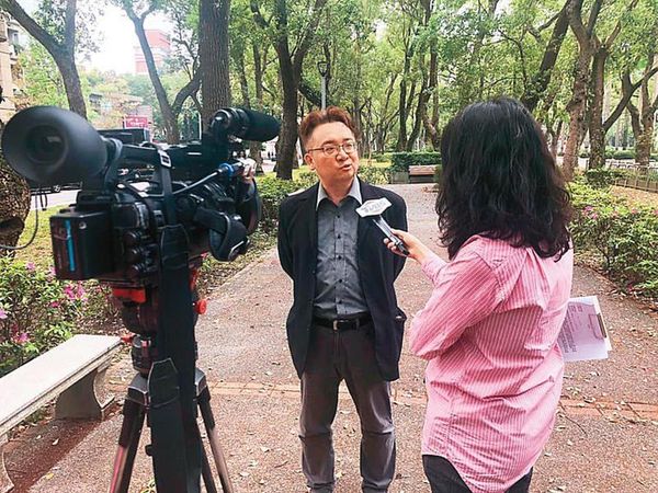 張宇韶經常上節目評論時政，也常接受媒體採訪。（翻攝張宇韶臉書）