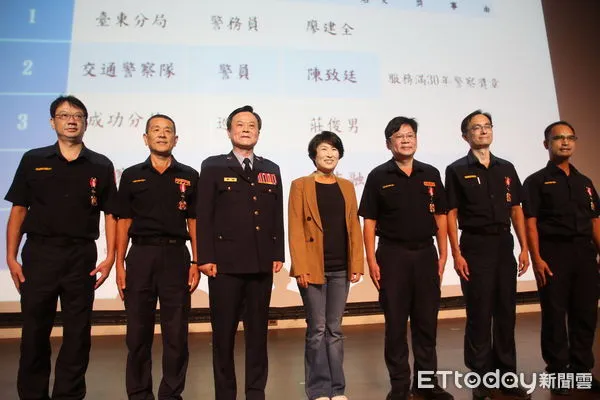 ▲台東縣舉辦警察節慶祝大會，表揚資深績優警察獎章5人。（圖／記者楊漢聲翻攝）