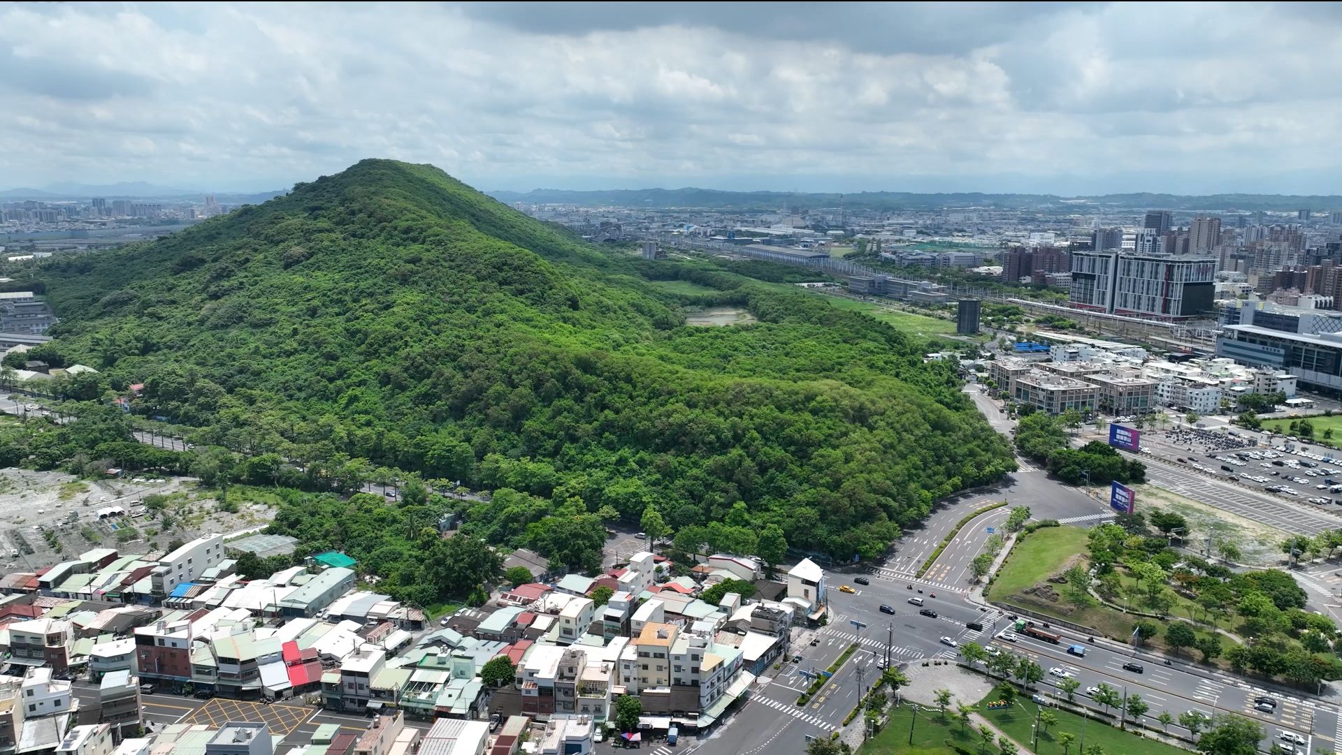 ▲▼左營,高鐵,世紀莊園,半屏山,蓮池潭,公設,恆鵬建設。（圖／業者提供）