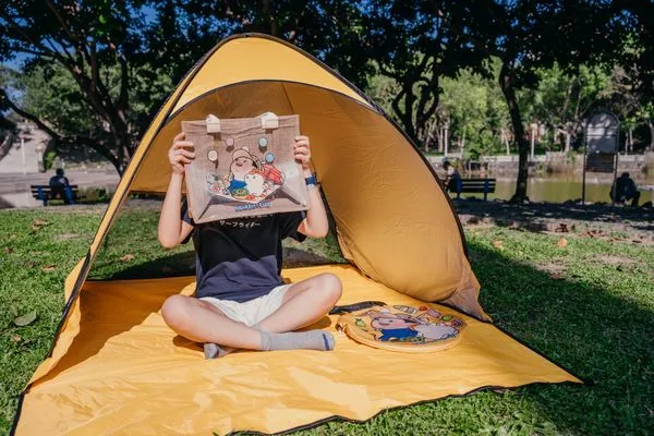 ▲▼台灣癌症基金會舉行「漫步生活節」，邀民眾野餐、郊山健行，更與藝術家《某人日常》合作，報名就送限量聯名款雙人帳篷、野餐袋，活動也宣導「全民練5功」5招預防癌症方法。（圖／台灣癌症基金會提供）
