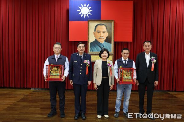 ▲雲林縣警局慶祝警察節頒發獎狀。（圖／記者蔡佩旻翻攝）