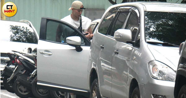 誰是室友1／梓梓被爆戀上男演員　稱隊友小雞是「室友」卻不同住