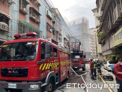 快訊／北投3F民宅火警！屋主逃出鄰居衝頂樓保命　警消急撲救