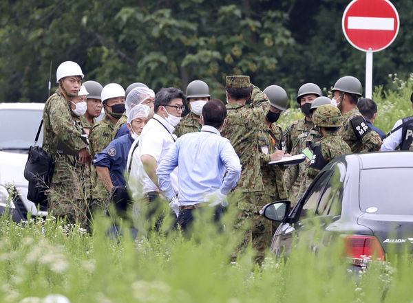 ▲▼警方與自衛隊人員在現場進行調查。（圖／達志影像／美聯社）