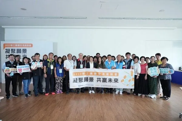 ▲桃竹苗分署長林淑媛(左8)與桃竹苗轄區各工會團體幹部座談會。（圖／桃竹苗分署提供）