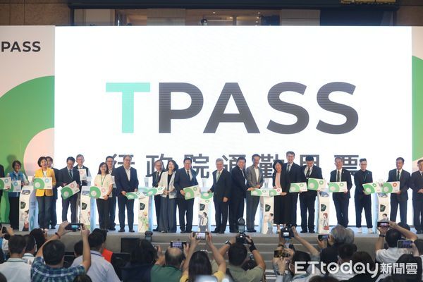 ▲▼陳建仁、鄭文燦出席「TPASS行政院通勤月票啟動記者會」。（圖／記者屠惠剛攝）