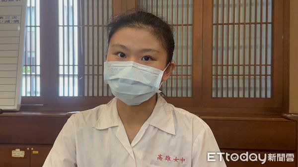 ▲大學申請入學放榜，高雄女中林櫻樺錄取台大電機系。（圖／記者許宥孺攝）