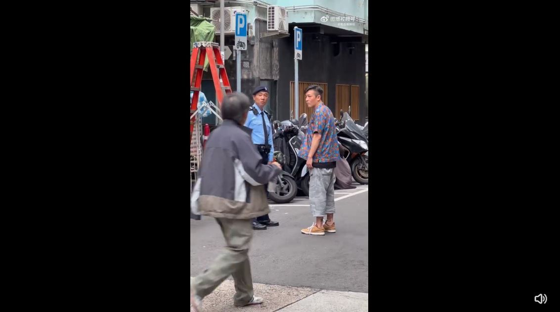▲陳小春、陳冠希在街上被網友目擊。（圖／翻攝自微博）