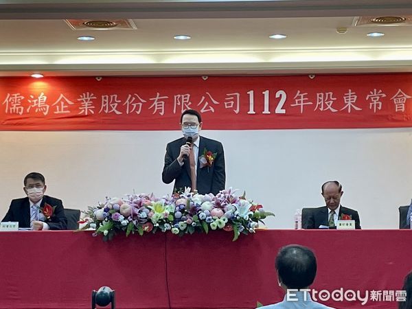 ▲儒鴻股東會，董事長洪鎮海親自主持。（圖／儒鴻提供）