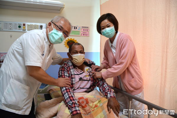 ▲劉張惠泉醫師為大腸癌患者手術。（圖／台東馬偕醫院提供，下同）