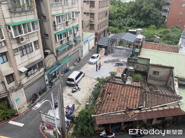 ▲三峽警方查獲暗藏在鐵皮屋內的明仁會堂口。（圖／記者陸運陞翻攝）