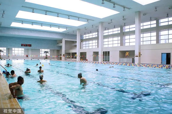 ▲▼游泳,泳池,室內游泳池,泳客,救生員。（示意圖／CFP）