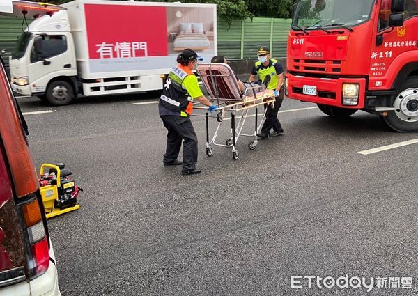 ▲▼國道竹北3車事故　50歲男遭拋飛頭部外傷+骨折共4人送醫。（圖／記者陳凱力翻攝）