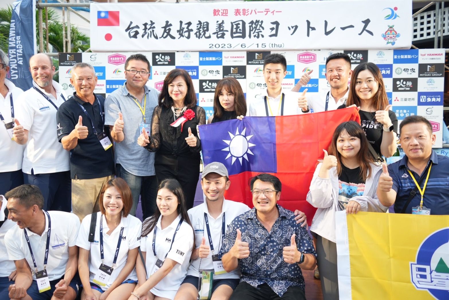 ▲基隆副市長邱佩琳高舉國旗 讓國際看見台灣。（圖／記者郭世賢翻攝）