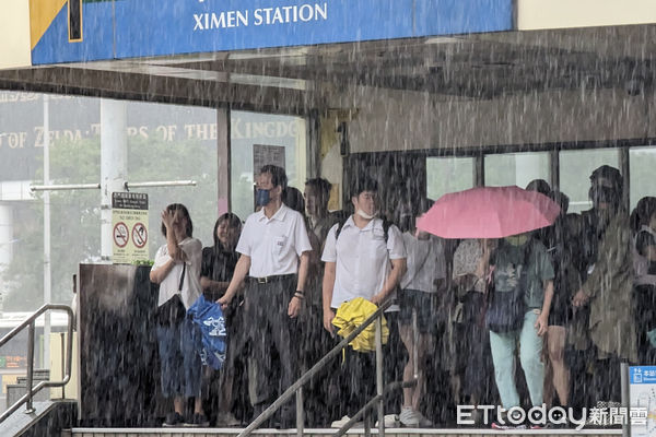 ▲台北午後雷陣雨。（圖／記者林敬旻攝）