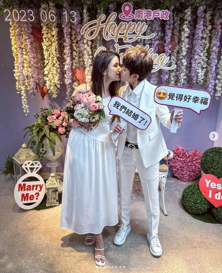 ▲鄭靚歆13日跟女友登記結婚。（圖／翻攝自Instagram／jinjin_c）