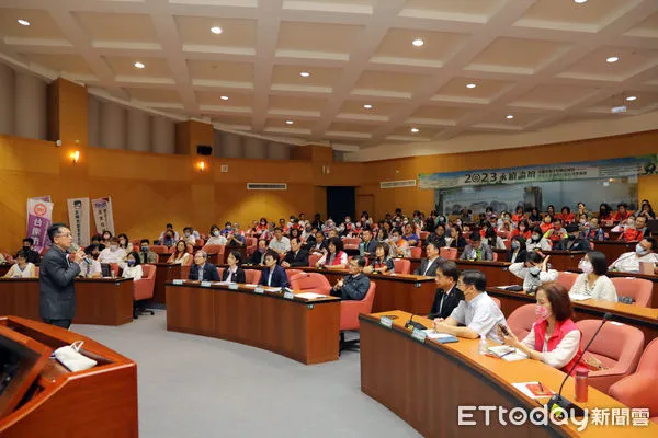 ▲嘉南藥理大學，聯合台南市政府等單位，辦理「2023永續思維下的數位轉型-中小企業運用AI結合淨零碳排」論壇。（圖／記者林悅翻攝，下同）