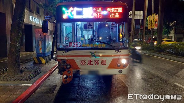 ▲▼北市轎車「鬼切失敗」慘對撞直行公車　驚悚6秒影片曝光。（圖／記者邱中岳翻攝）