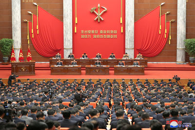 北韓勞動黨昨召開八中全會　金正恩親自出席！討論國防、外交議題