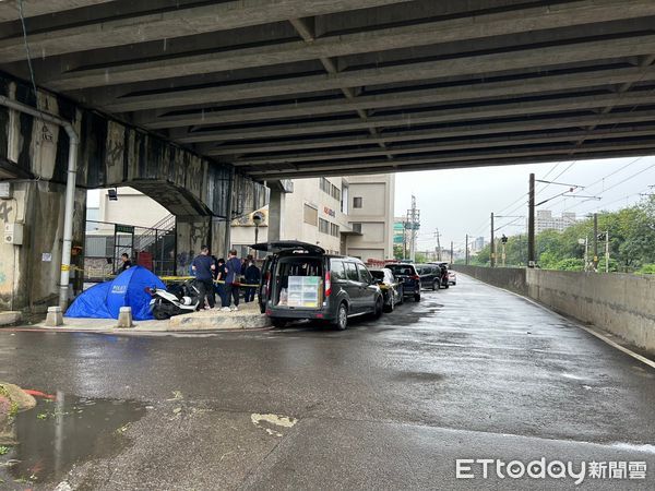 ▲▼      桃園男陳屍橋下籃球場       。（圖／記者沈繼昌翻攝）