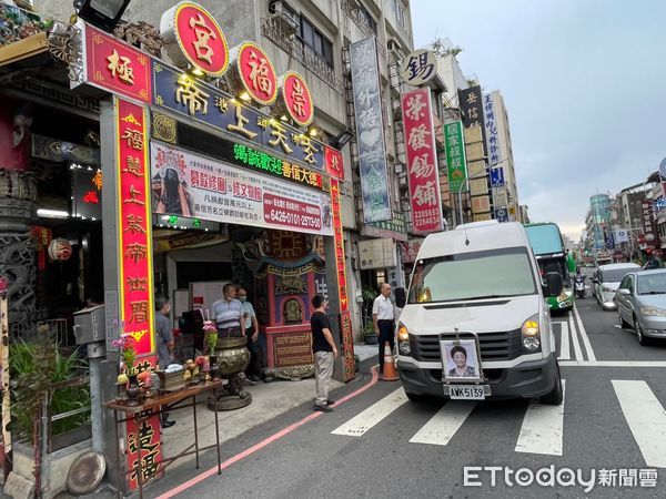 ▲台南市五帝廟重修發起人洪黃玉女士6月4日辭世，佛頭港崇福宮、八吉境五帝廟17日設路祭，在現代喪禮告別式都在殯儀舘舉行的今天，廟宇路祭十分罕見。（圖／謝奇峰提供，下同）