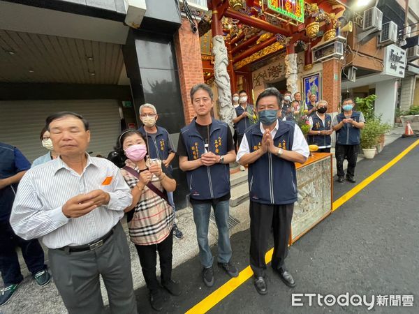 ▲台南市五帝廟重修發起人洪黃玉女士6月4日辭世，佛頭港崇福宮、八吉境五帝廟17日設路祭，在現代喪禮告別式都在殯儀舘舉行的今天，廟宇路祭十分罕見。（圖／謝奇峰提供，下同）