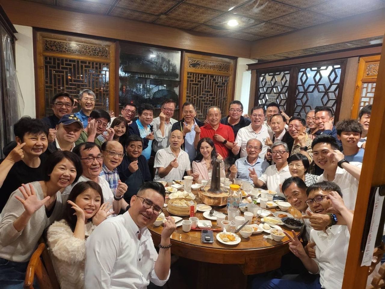 韓國瑜66歲生日宴「藍營大咖」出席　被問會面侯友宜低調未回應 | ETt
