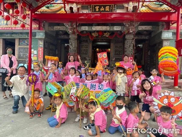 ▲▼   嘉義鹿草幼兒園自組轎班、舞龍舞獅「萌」版廟會  。（圖／記者翁伊森翻攝）