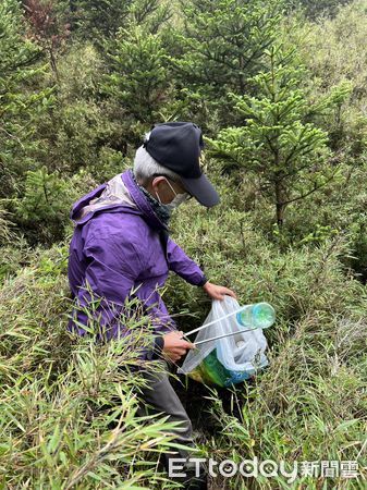 ▲▼太管處聯合淨山活動，近百餘人穿梭在合歡山區，清出85公斤垃圾。（圖／太管處提供，下同）