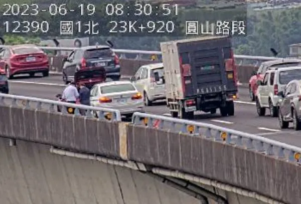 ▲▼。（圖／翻攝國道監視器）