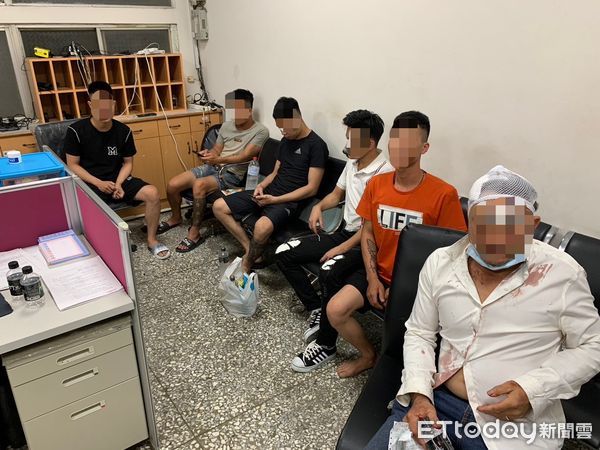 ▲永康分局龍潭派出所查獲越南籍移工因敬酒問題打群架，將涉案人全部移送台南地檢檢署偵辦。（圖／記者林悅翻攝）