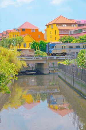 ▲攝影師徐世超拍攝火車與彩虹屋美景。（圖／攝影大師徐世超提供）